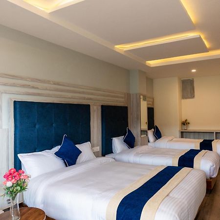 Hotel Adam Pokhara Kültér fotó