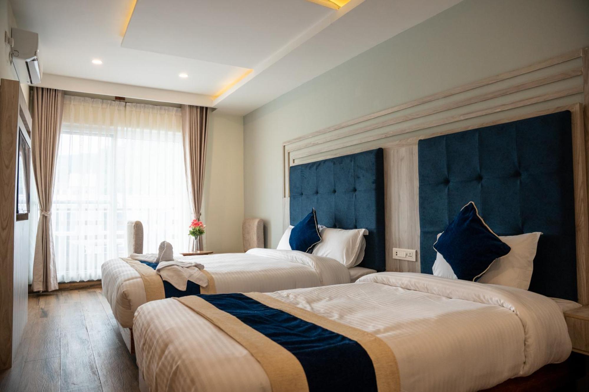 Hotel Adam Pokhara Kültér fotó