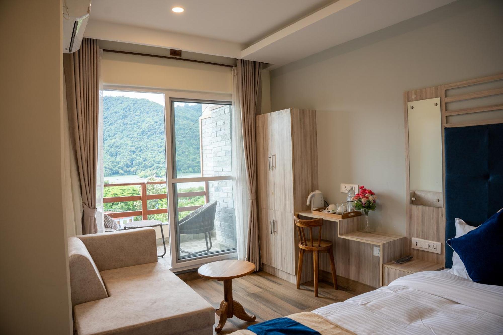Hotel Adam Pokhara Kültér fotó
