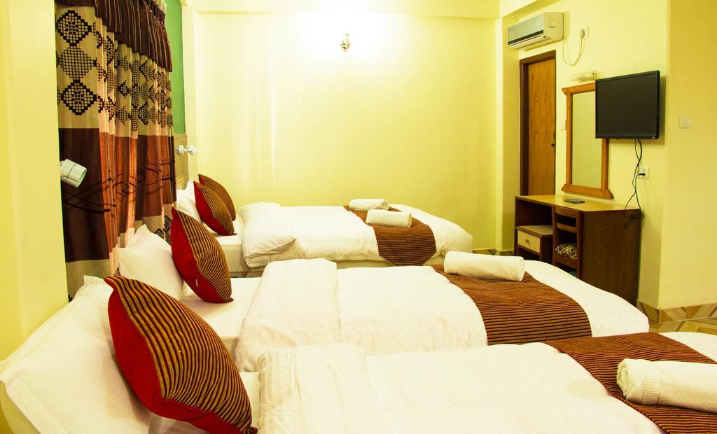 Hotel Adam Pokhara Szoba fotó