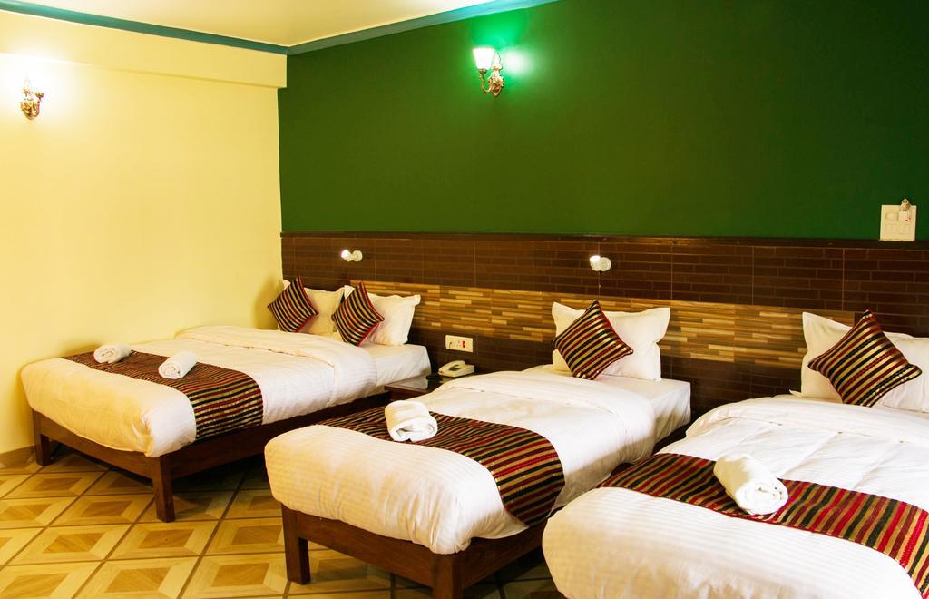 Hotel Adam Pokhara Szoba fotó