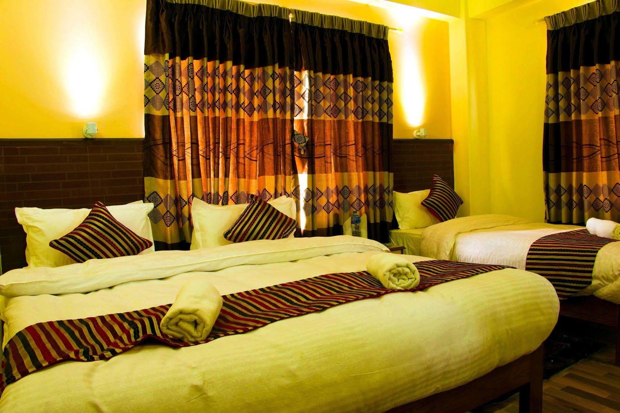 Hotel Adam Pokhara Kültér fotó