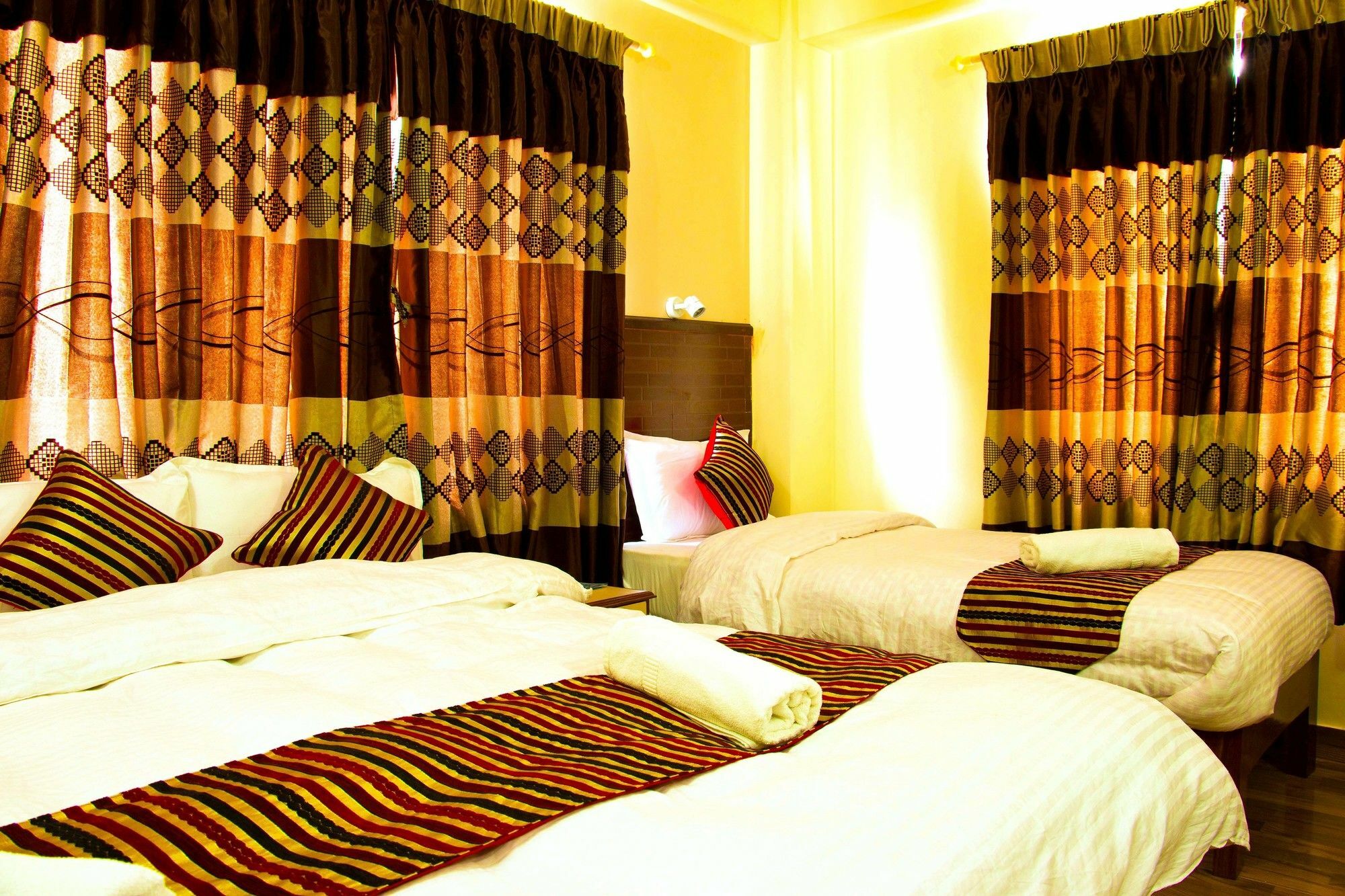 Hotel Adam Pokhara Kültér fotó